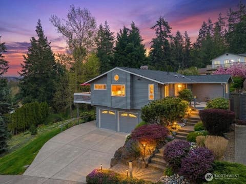 Photo of 16813 NE 33rd Street, Bellevue, WA 98008 (MLS # 2552344)