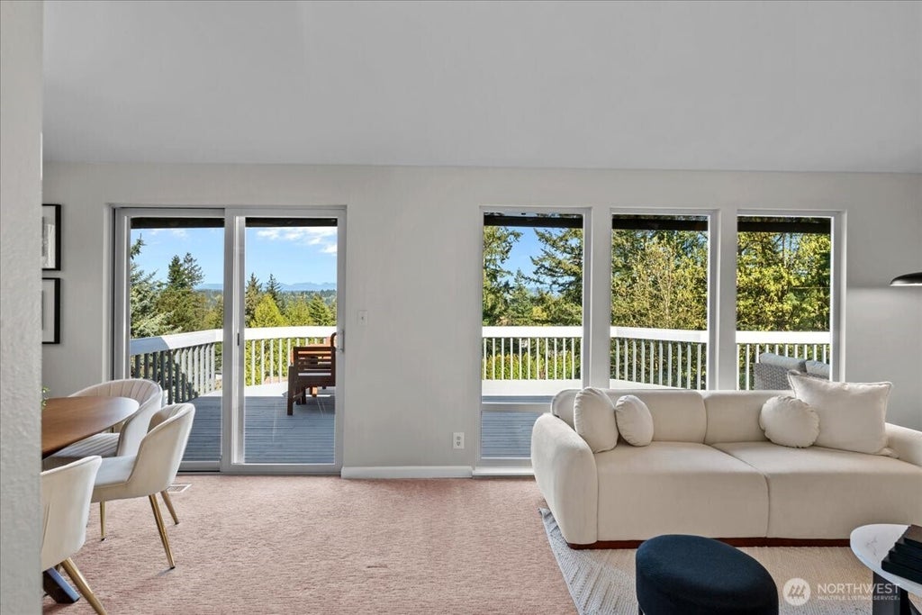 Photo of 16813 NE 33rd Street, Bellevue, WA 98008 (MLS # 2552344)