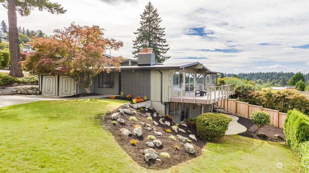 Photo of 13215 SE 46th Street, Bellevue, WA 98006 (MLS # 2295089)