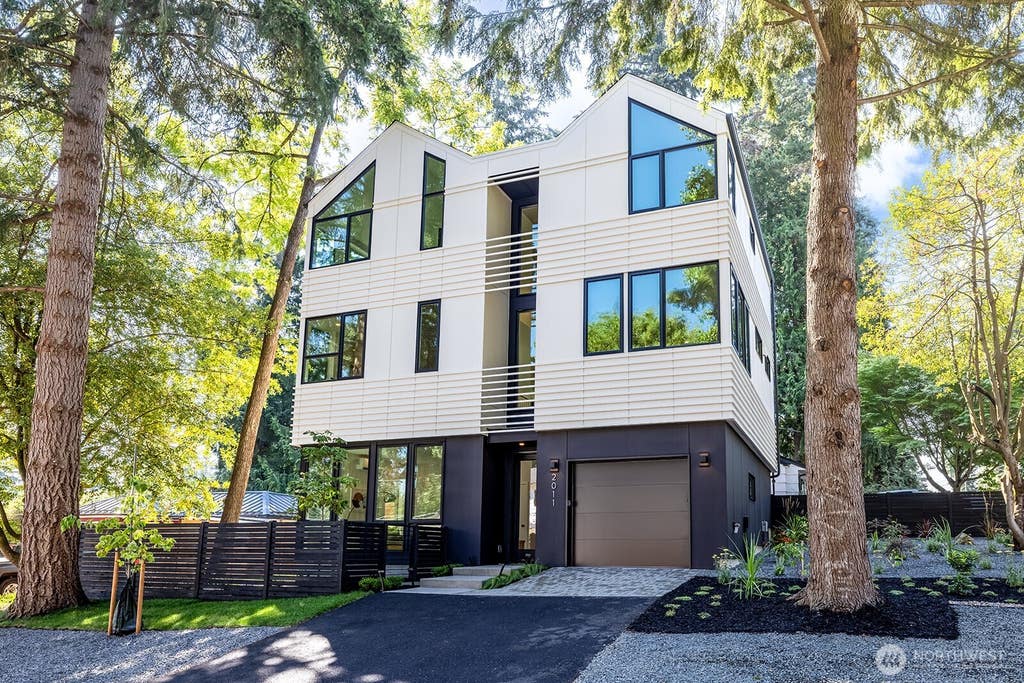 Photo of 2011 NE 123rd Street, Seattle, WA 98125 (MLS # 2572389)