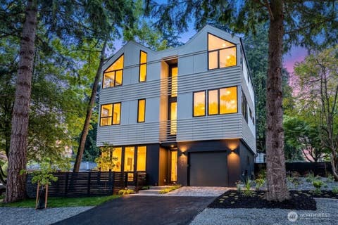 Photo of 2011 NE 123rd Street, Seattle, WA 98125 (MLS # 2572389)