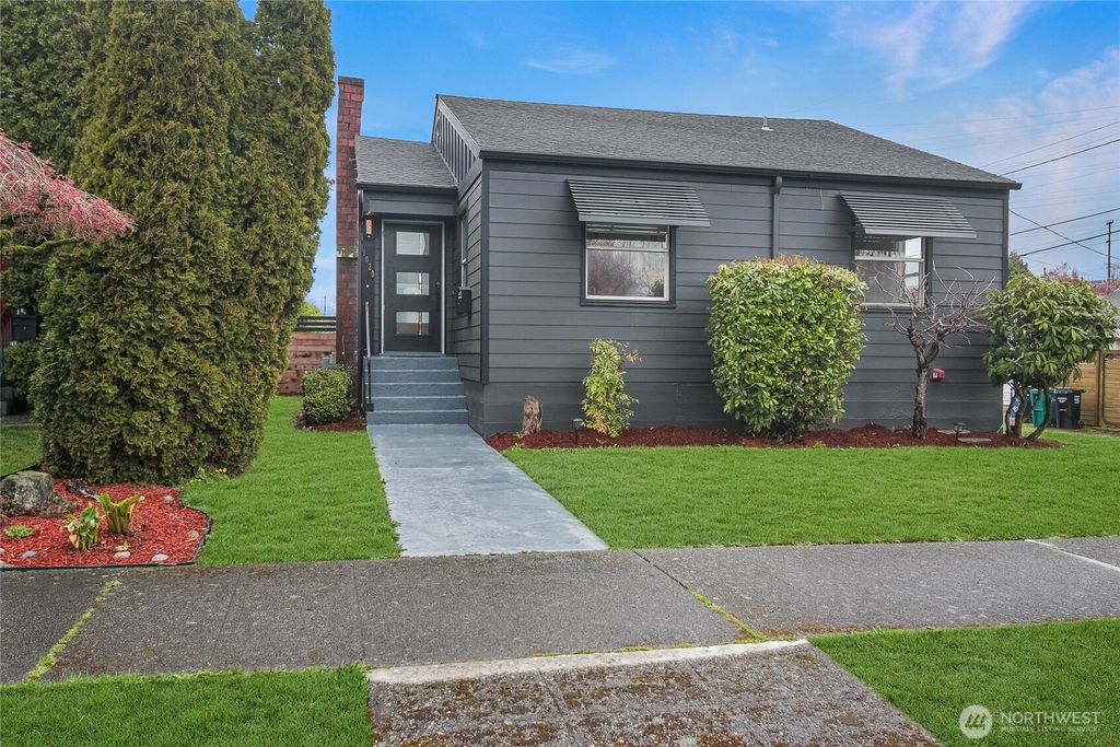 Photo of 1020 S Snoqualmie Street, Seattle, WA 98108 (MLS # 2349779)
