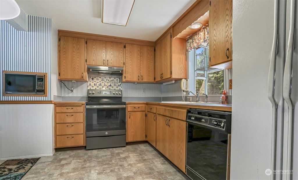 Photo of 11110 24th Drive SE, Everett, WA 98208 (MLS # 2151066)