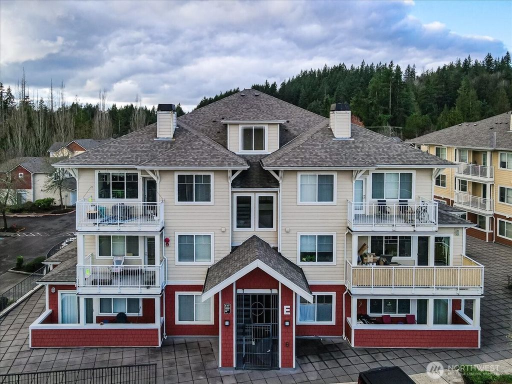 Photo of 517 225th Lane NE #E102, Sammamish, WA 98074 (MLS # 2459003)