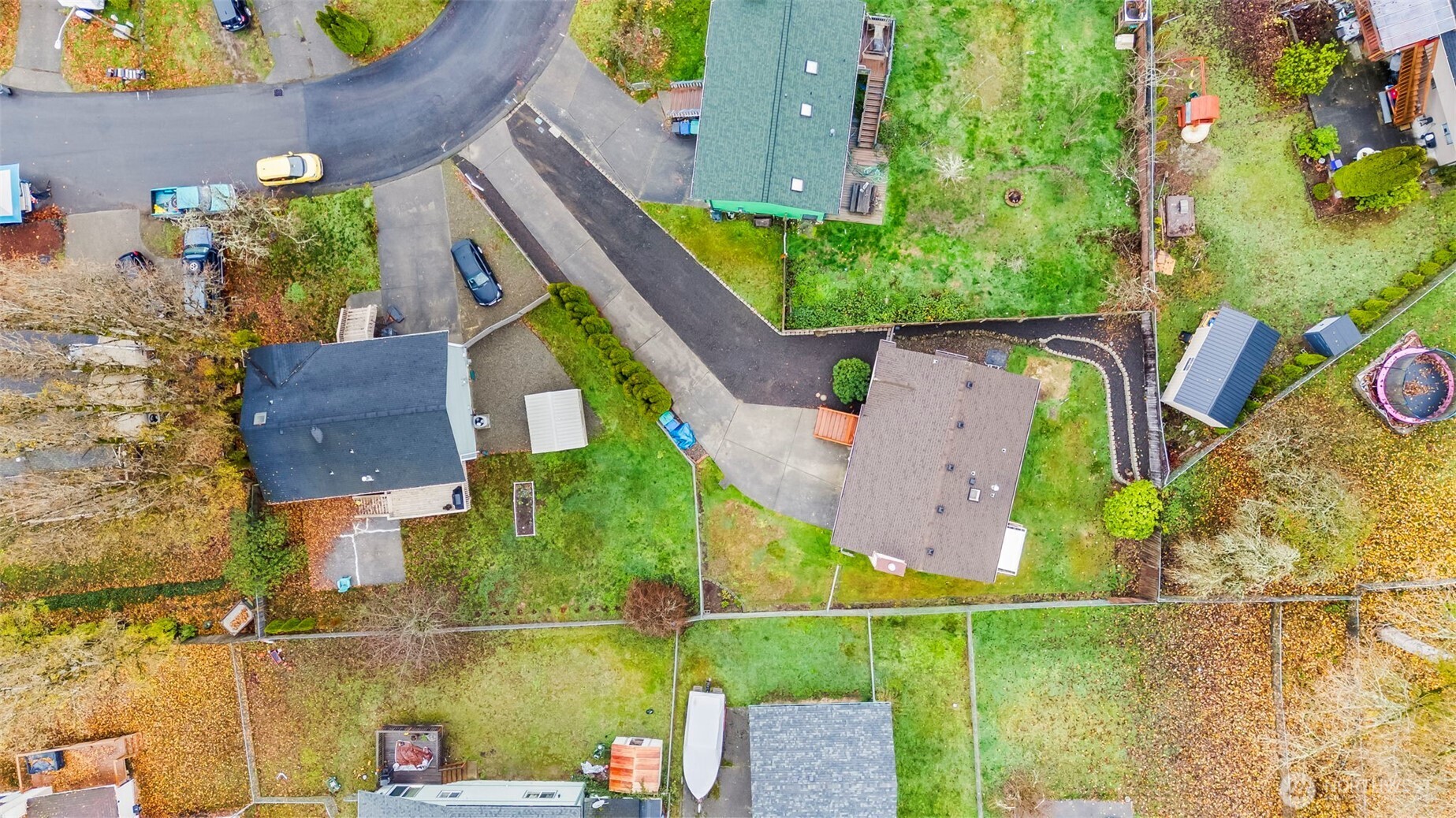 1072 NE Lombard Court