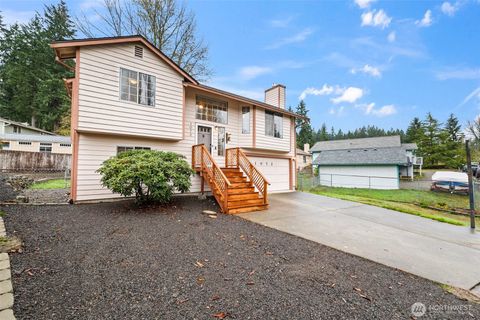 Photo of 1072 NE Lombard Court, Bremerton, WA 98311 (MLS # 2457116)