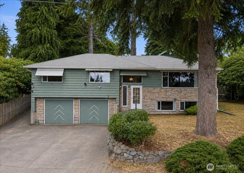 Photo of 19910 Wallingford Avenue N, Shoreline, WA 98133 (MLS # 2560829)