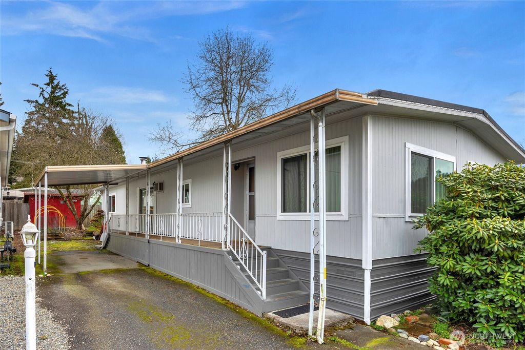 Photo of 7301 NE 175th Street Dr #215, Kenmore, WA 98028 (MLS # 2353809)
