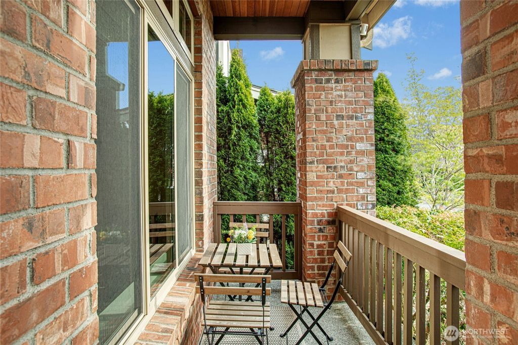 Photo of 1474 29th Place NE, Issaquah, WA 98029 (MLS # 2370607)