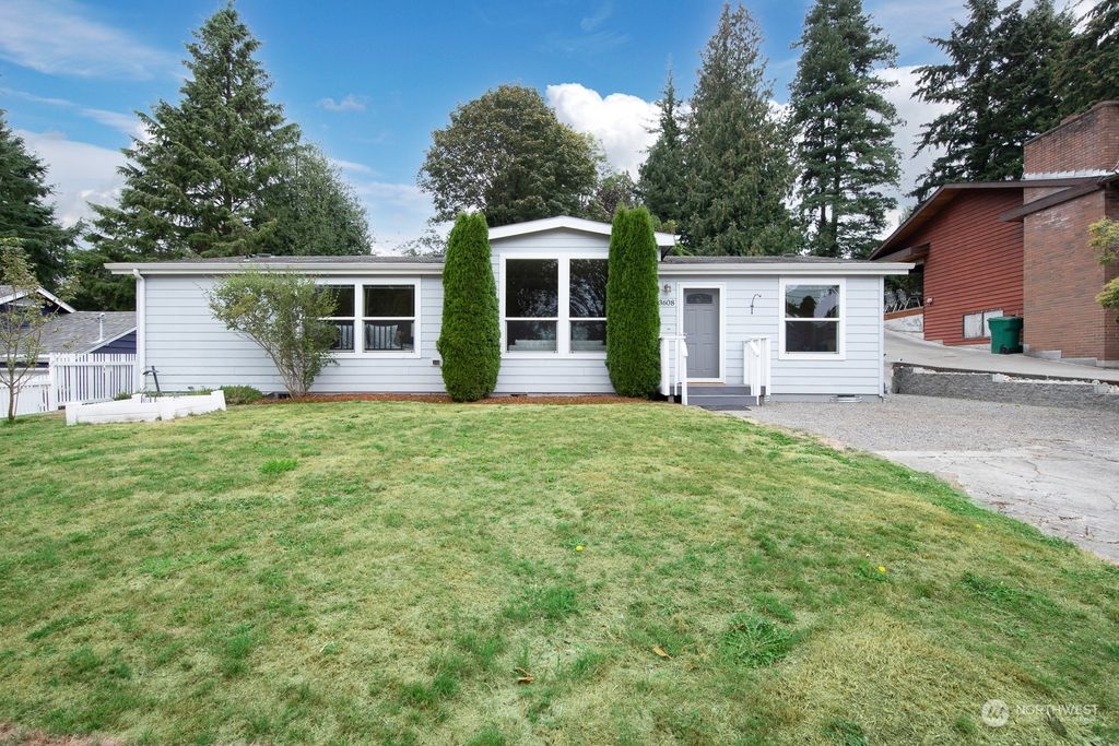 Photo of 3608 NE 115th Street, Seattle, WA 98125 (MLS # 1987253)