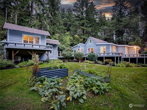 10773 Hyla Avenue NE Bainbridge Island WA 98110