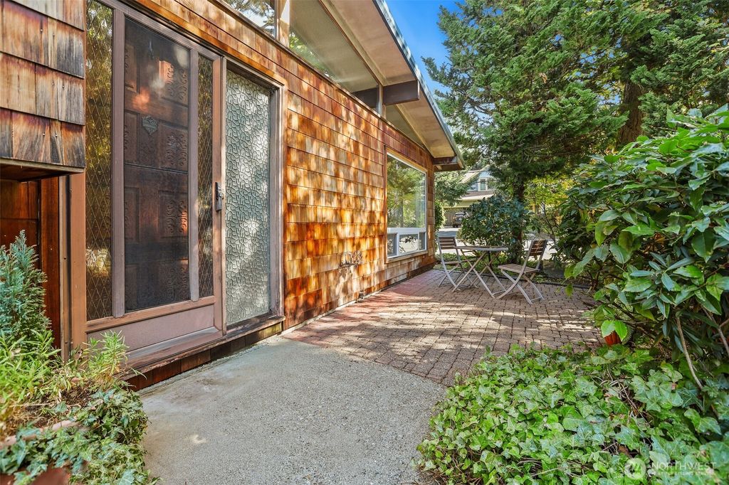 Photo of 4753 90th Avenue SE, Mercer Island, WA 98040 (MLS # 2442474)
