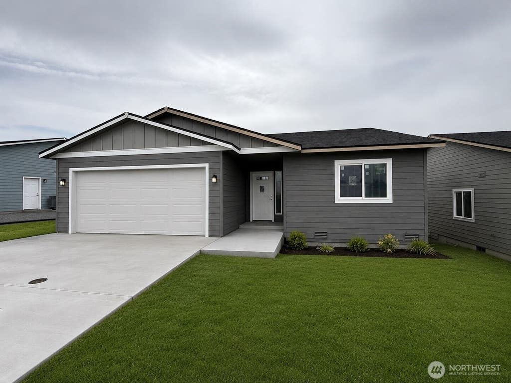 Photo of 1594 6th Street SE, East Wenatchee, WA 98802 (MLS # 2537037)