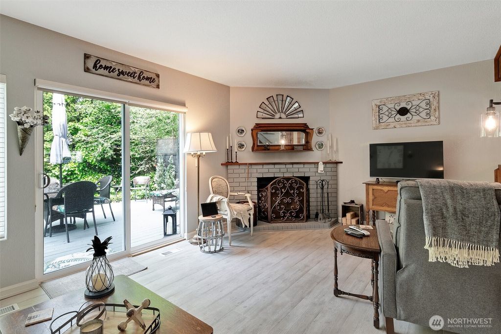 Photo of 805 142nd Place SE #A, Bellevue, WA 98007 (MLS # 2344910)