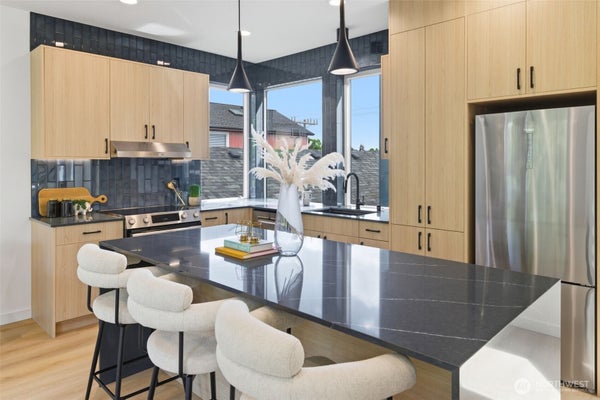 4517 35TH AVE S # C, SEATTLE, WA 98118 - Image c85a84d1ec7e45e075c2aadbb812d2d8/2130647093