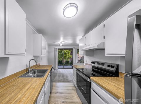 Photo of 12516 NE 117th Place #C4, Kirkland, WA 98034 (MLS # 2419574)