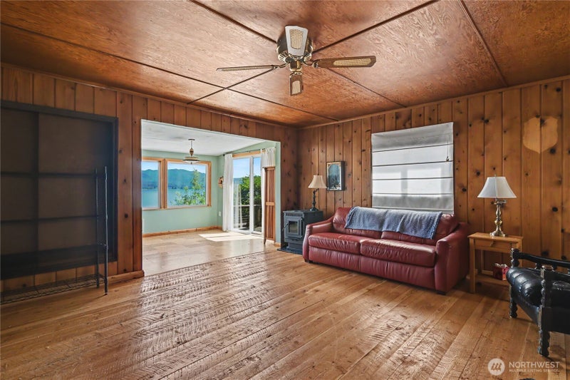 60 Lake Drive N