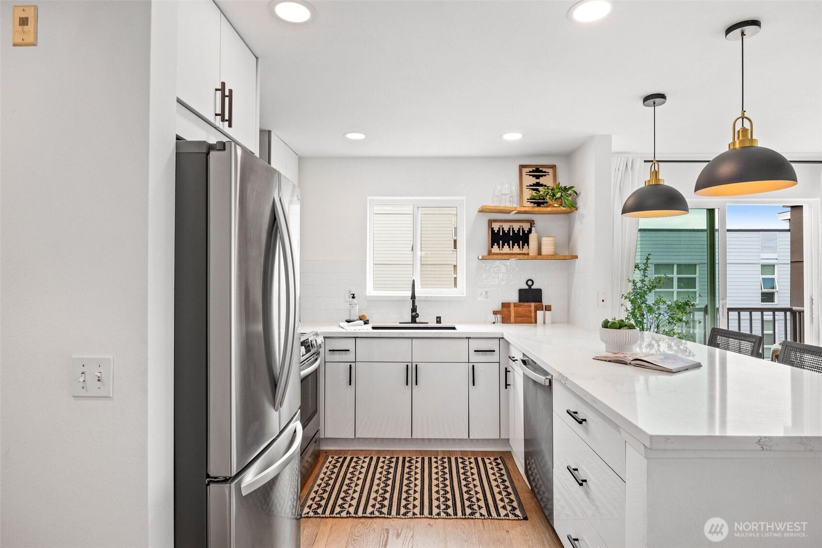 323 Queen Anne Avenue N 502