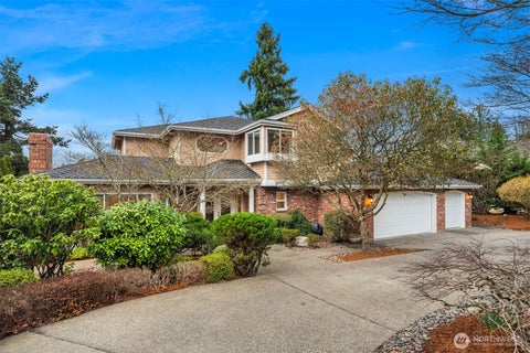 Photo of 8550 NE 28th Street, Hunts Point, WA 98004 (MLS # 2592828)