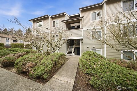 Photo of 12504 NE 142nd Lane #C302, Kirkland, WA 98034 (MLS # 2481297)