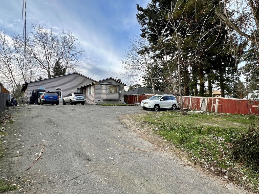 Photo of 11843 16th Avenue S, Burien, WA 98168 (MLS # 2191145)