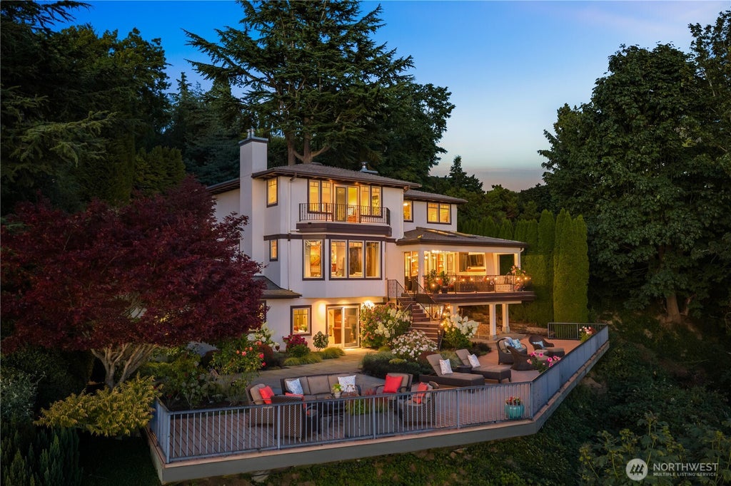Photo of 2555 Magnolia Boulevard W, Seattle, WA 98199 (MLS # 2584027)