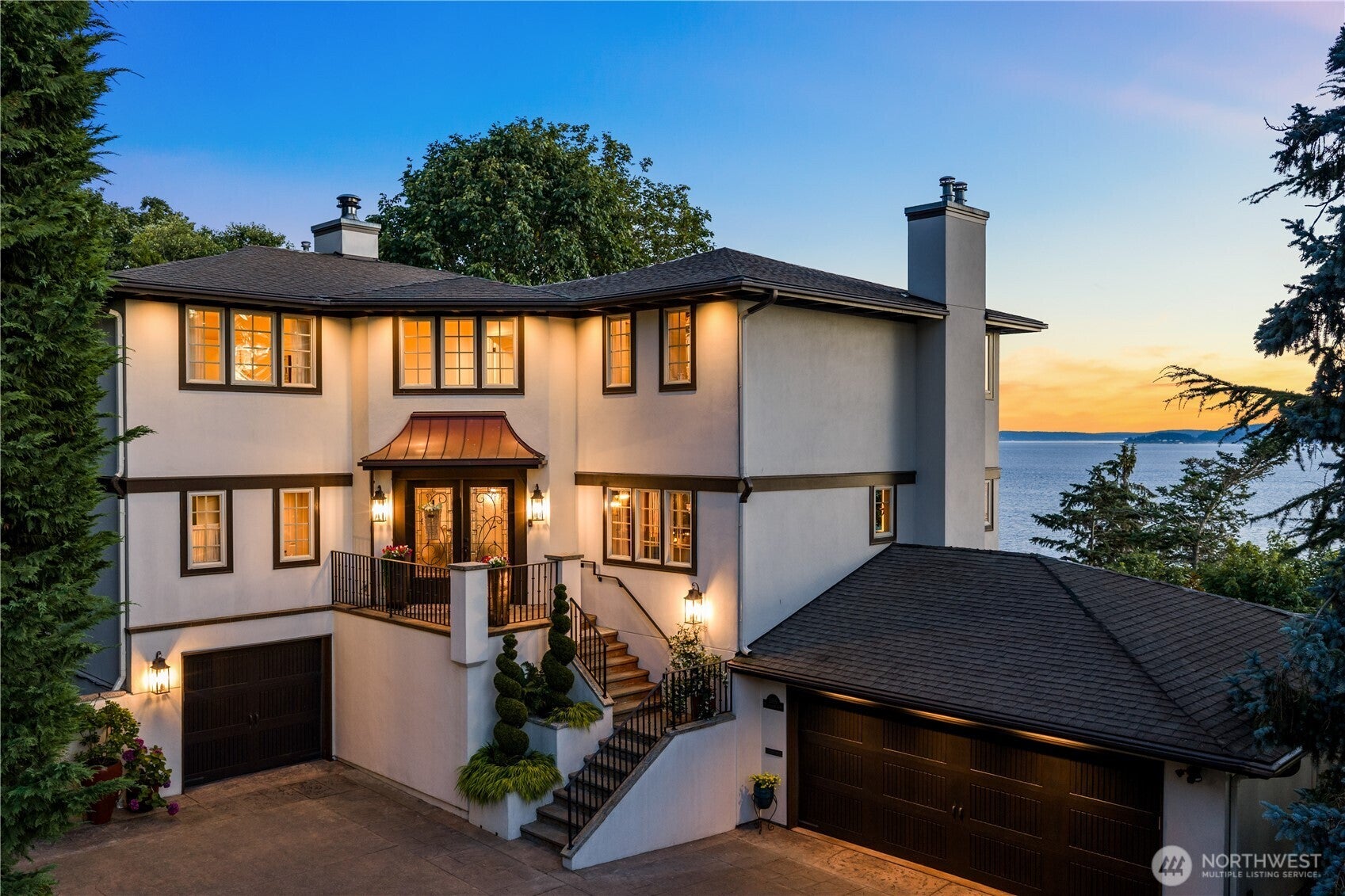 2555 Magnolia Boulevard W