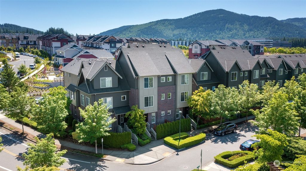 Photo of 972 4th Avenue NE, Issaquah, WA 98029 (MLS # 2072224)