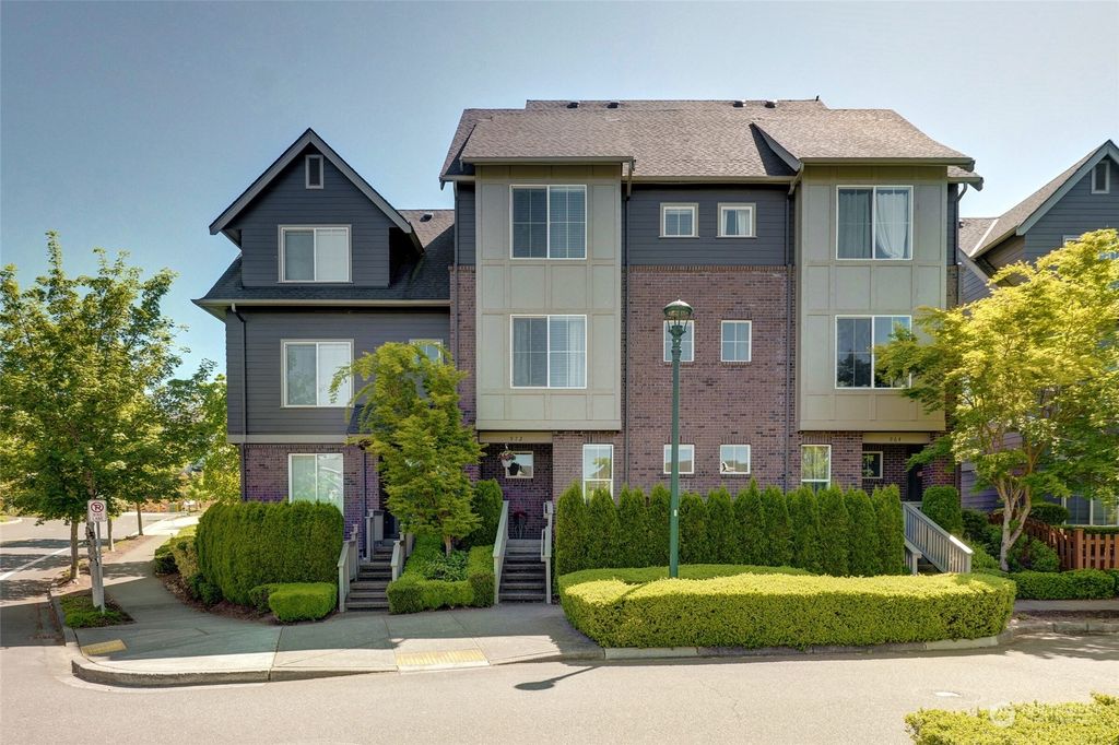 Photo of 972 4th Avenue NE, Issaquah, WA 98029 (MLS # 2072224)