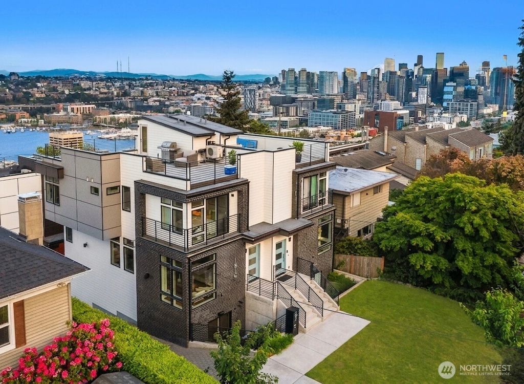 Photo of 1516 Bigelow Avenue N, Seattle, WA 98109 (MLS # 2528424)