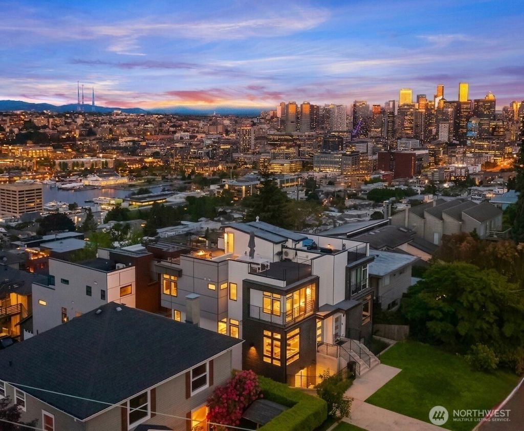 Photo of 1516 Bigelow Avenue N, Seattle, WA 98109 (MLS # 2528424)