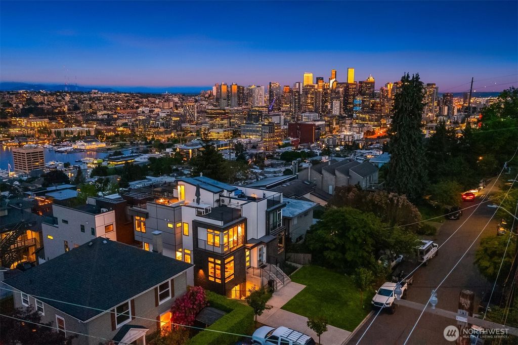 Photo of 1516 Bigelow Avenue N, Seattle, WA 98109 (MLS # 2528424)