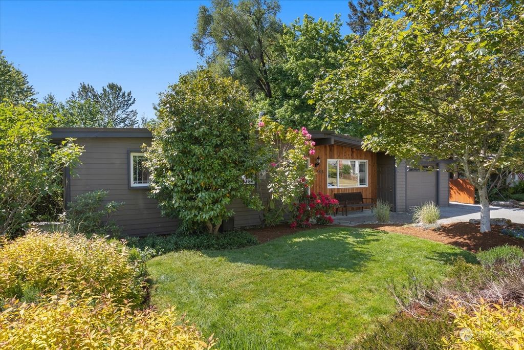 Photo of 445 154th Avenue SE, Bellevue, WA 98007 (MLS # 2239085)