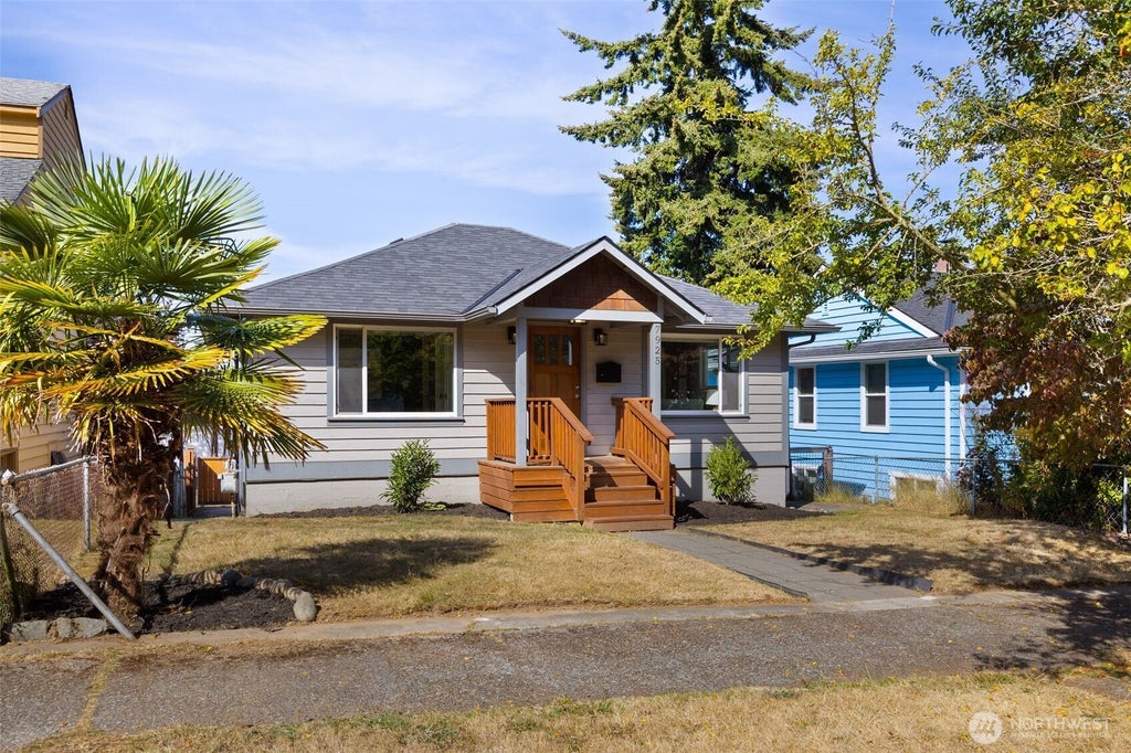 Photo of 7925 15th Avenue SW, Seattle, WA 98106 (MLS # 2580169)
