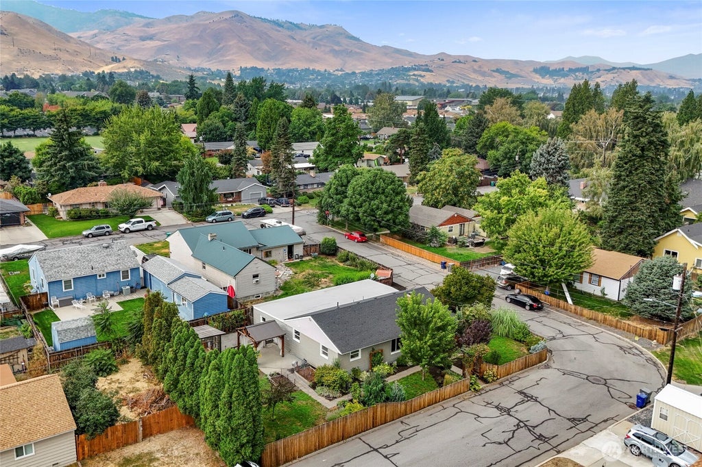 Photo of 15 Martin Place, Wenatchee, WA 98801 (MLS # 2565866)