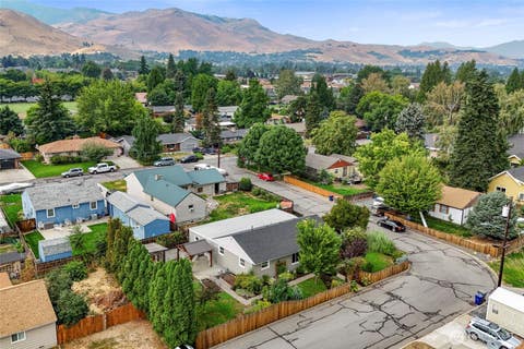 Photo of 15 Martin Place, Wenatchee, WA 98801 (MLS # 2565866)