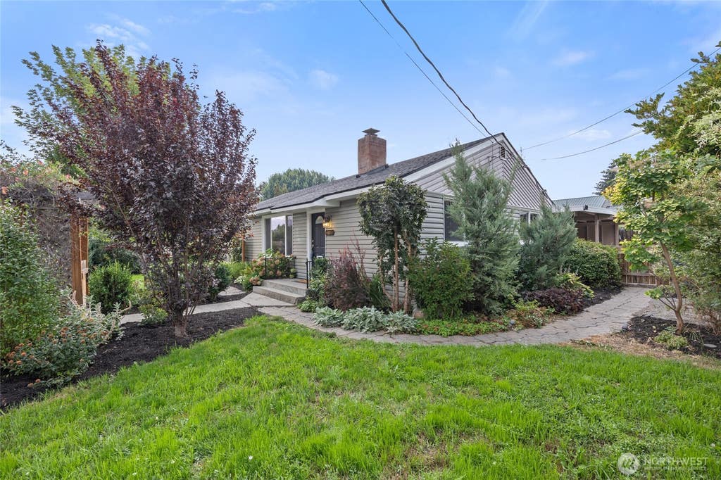 Photo of 15 Martin Place, Wenatchee, WA 98801 (MLS # 2565866)