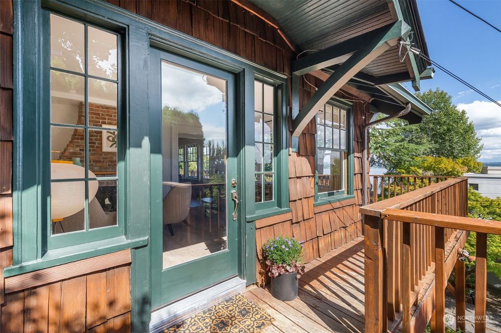 Photo of 629 38th Avenue, Seattle, WA 98122 (MLS # 2158766)