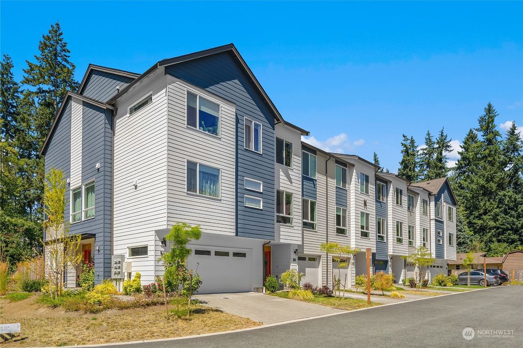 Photo of 13706 Manor Way Way #K4, Lynnwood, WA 98087 (MLS # 2147700)