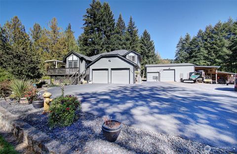 Photo of 724 Ostrander Road, Kelso, WA 98626 (MLS # 2440512)