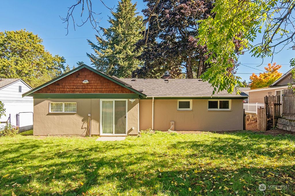Photo of 675 Shelton Avenue NE, Renton, WA 98056 (MLS # 2298064)