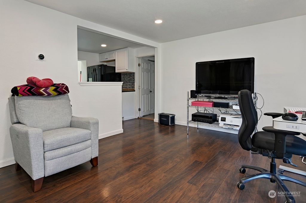 Photo of 675 Shelton Avenue NE, Renton, WA 98056 (MLS # 2298064)