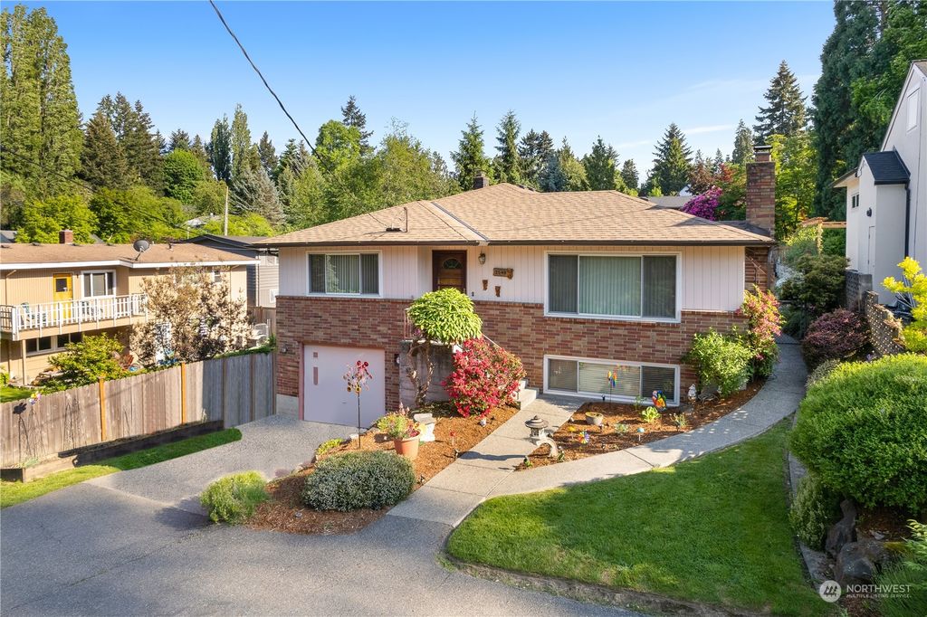 Photo of 2549 NE 94th Street, Seattle, WA 98115 (MLS # 2071412)