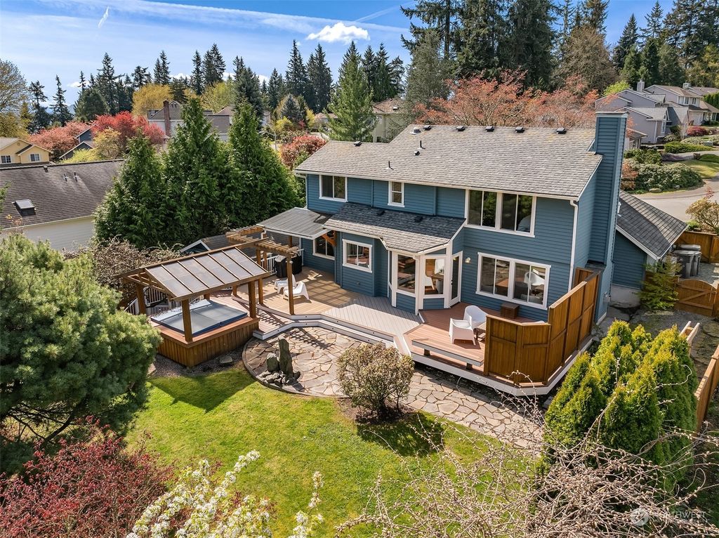 Photo of 10002 179th Avenue NE, Redmond, WA 98052 (MLS # 2221320)