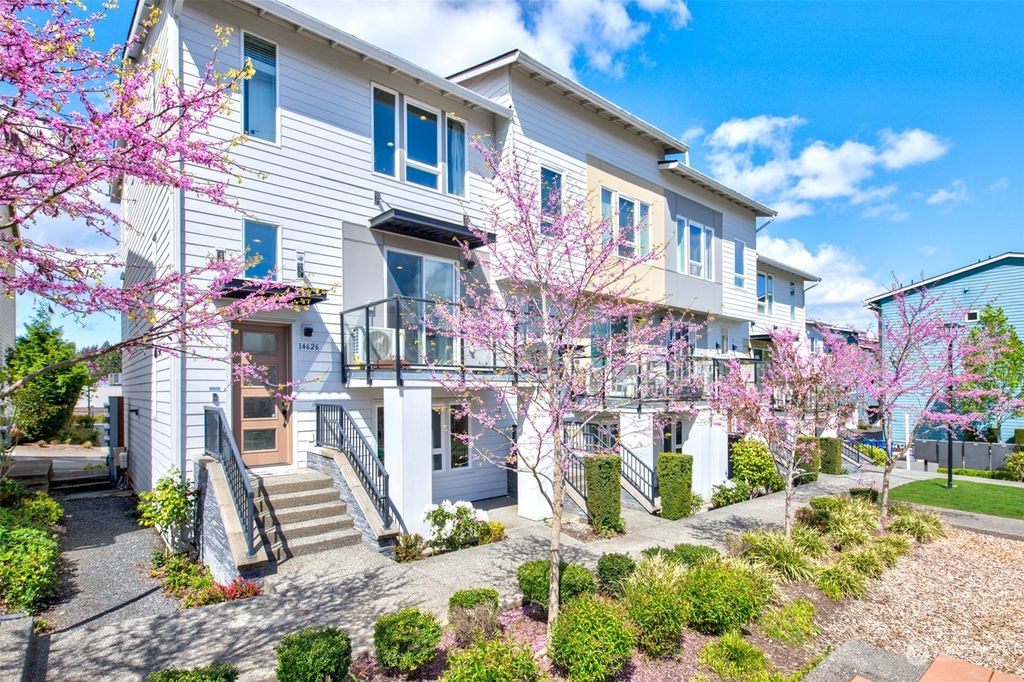 Photo of 14626 35th Court NE, Lake Forest Park, WA 98155 (MLS # 2248560)