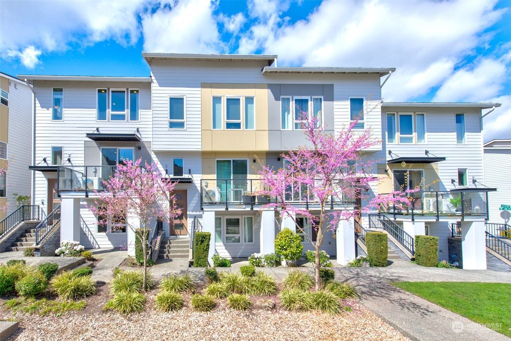 Photo of 14626 35th Court NE, Lake Forest Park, WA 98155 (MLS # 2248560)