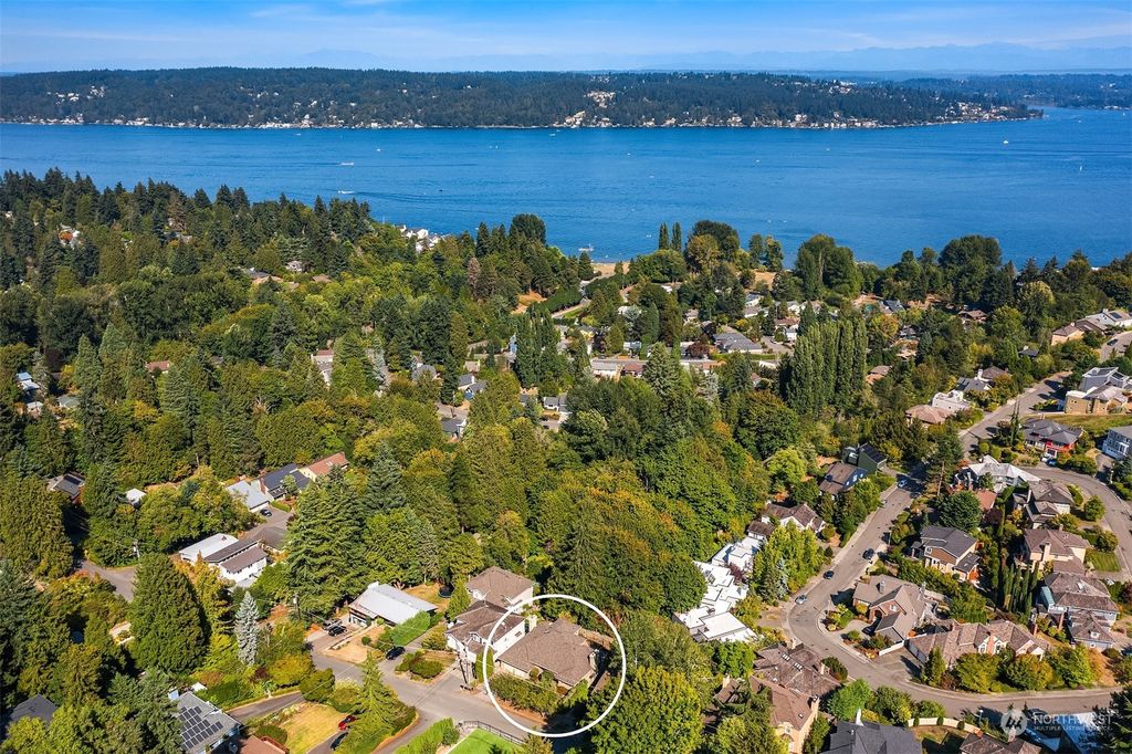 Photo of 8924 45th Avenue NE, Seattle, WA 98115 (MLS # 2158647)