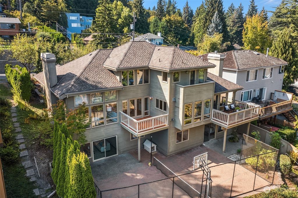 Photo of 8924 45th Avenue NE, Seattle, WA 98115 (MLS # 2158647)
