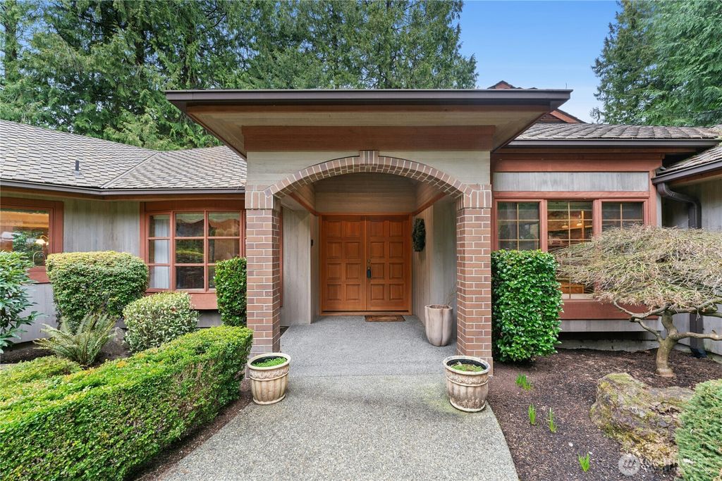 Photo of 21022 NE 32nd Place, Sammamish, WA 98074 (MLS # 2480649)