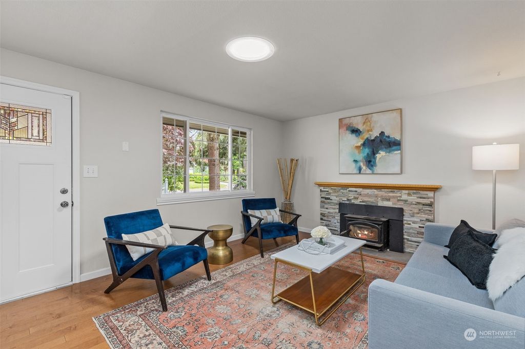 Photo of 16215 11th Avenue NE, Shoreline, WA 98155 (MLS # 2072146)